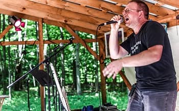 background for Raut Scout: A Keytar-Wielding One-Man Hip-Hop Band